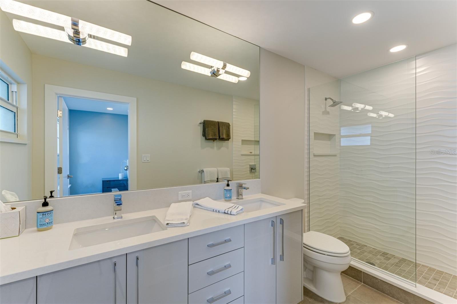 4420 EXETER DR #302, LONGBOAT KEY, FL, 34228