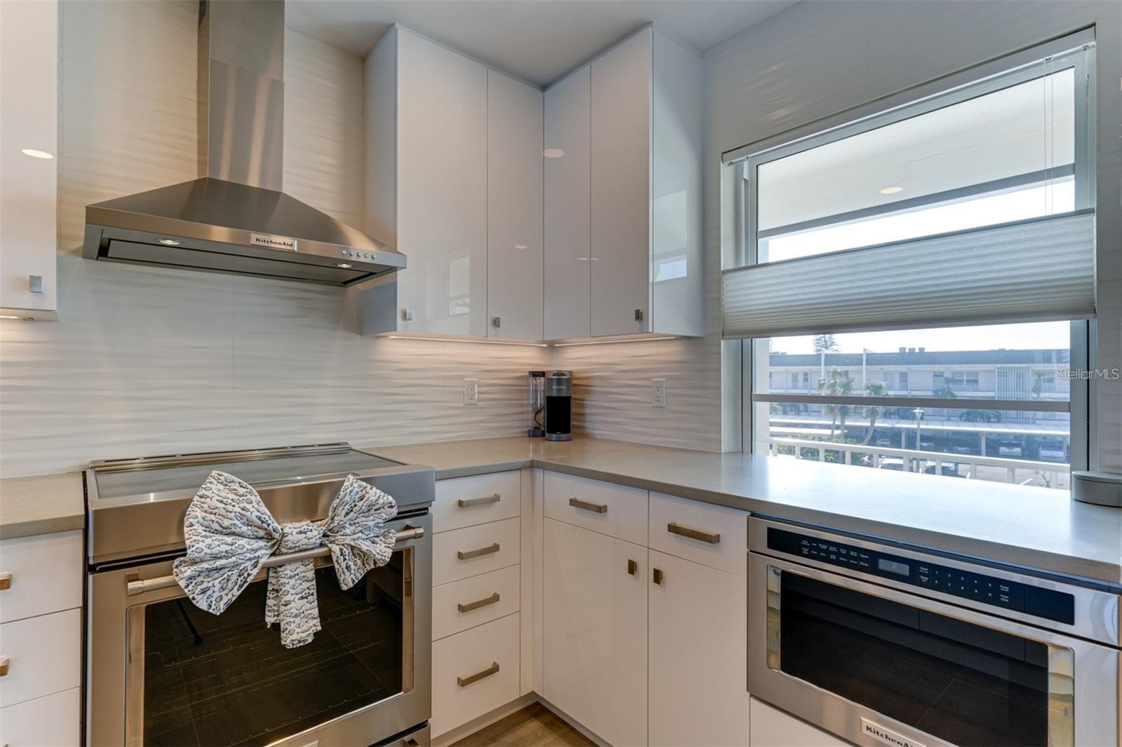 4420 EXETER DR #302, LONGBOAT KEY, FL, 34228