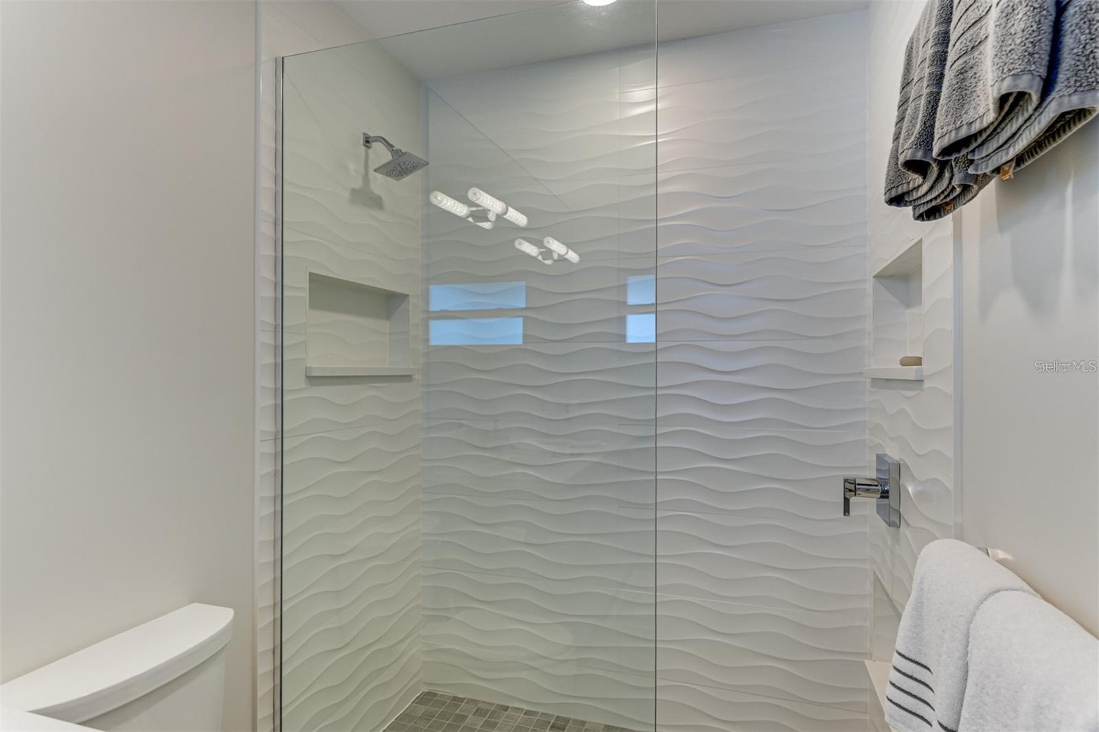 4420 EXETER DR #302, LONGBOAT KEY, FL, 34228