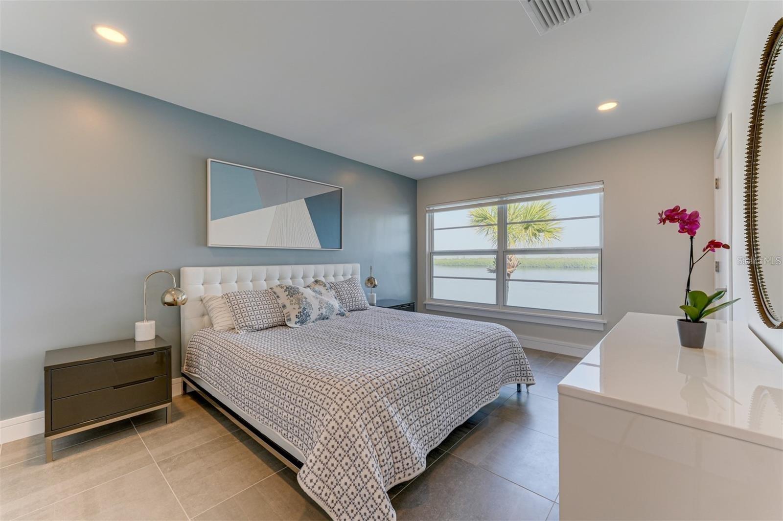4420 EXETER DR #302, LONGBOAT KEY, FL, 34228