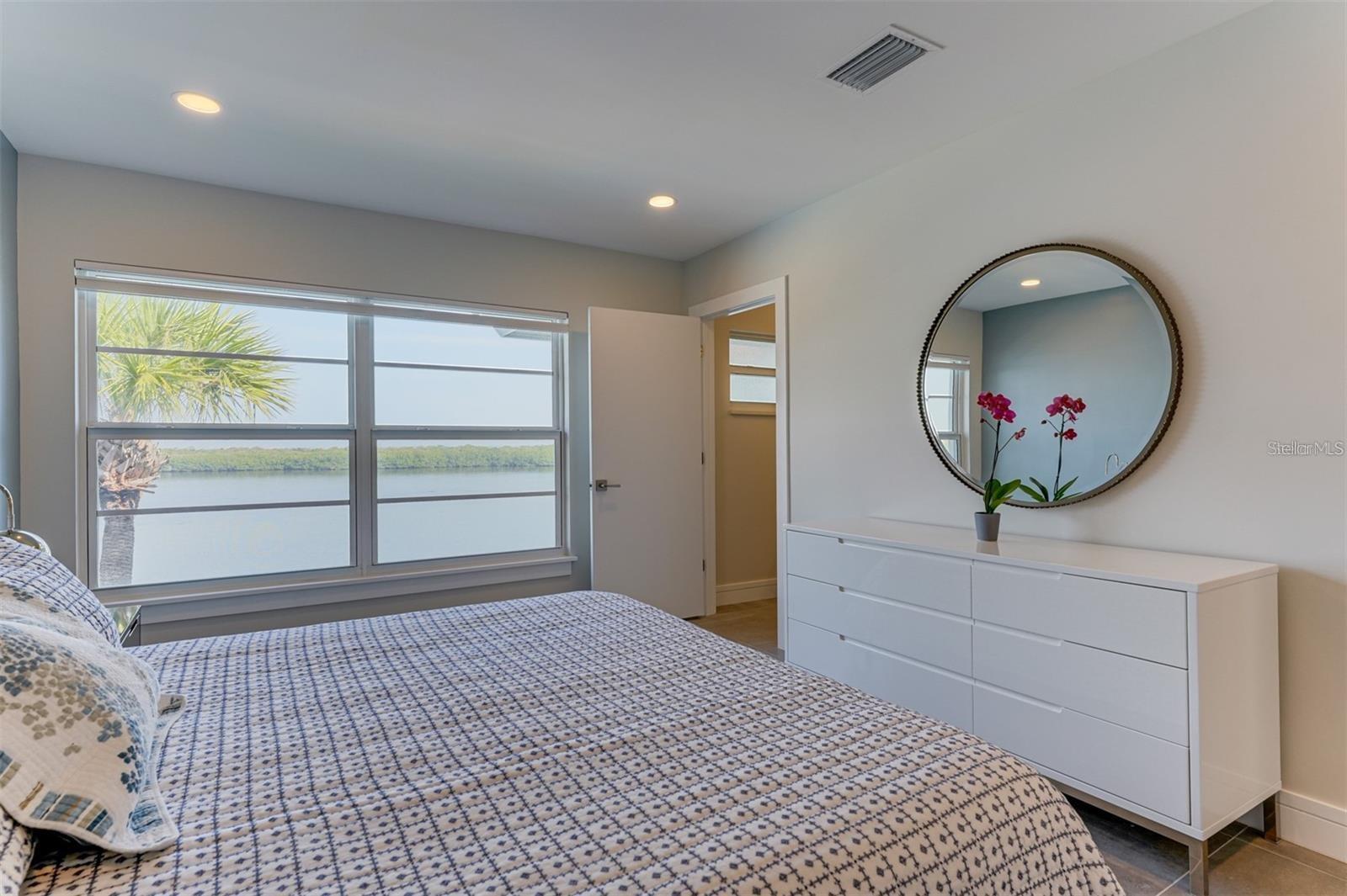 4420 EXETER DR #302, LONGBOAT KEY, FL, 34228