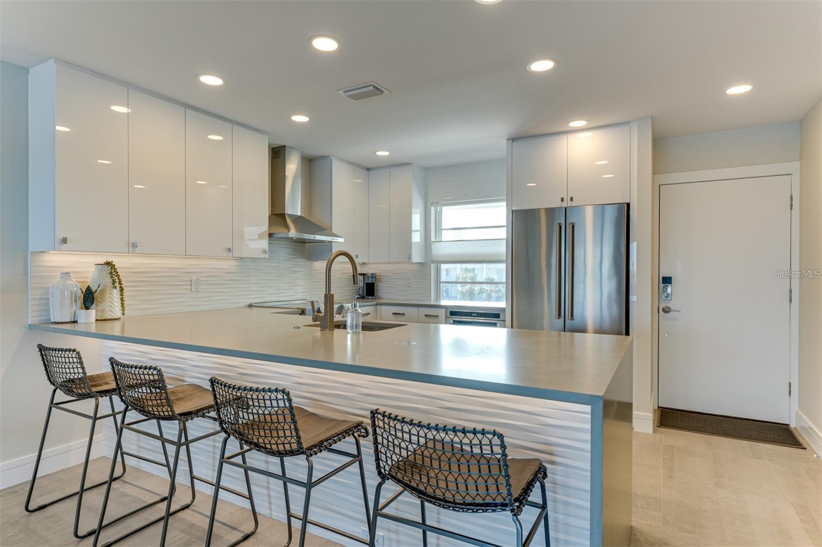 4420 EXETER DR #302, LONGBOAT KEY, FL, 34228