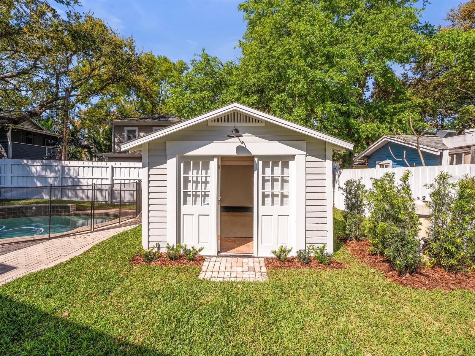 803 S PACKWOOD AVE, TAMPA, FL, 33606