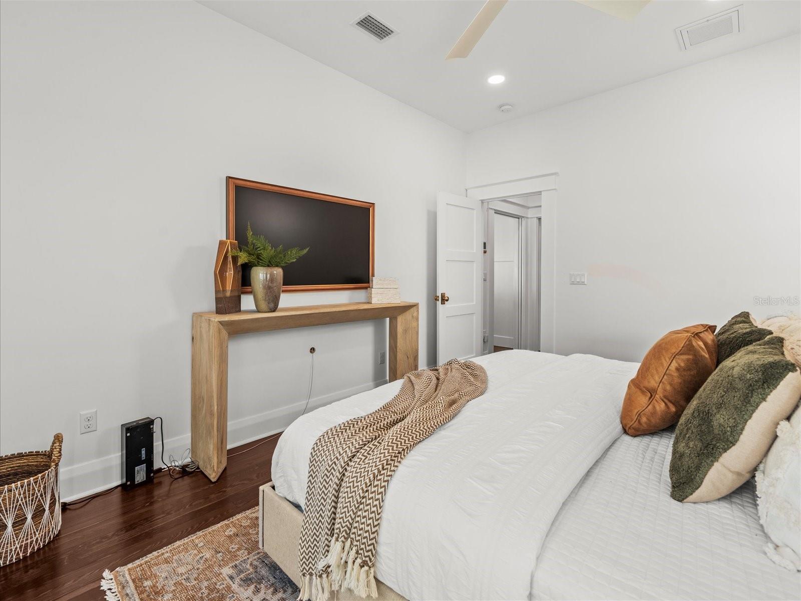 803 S PACKWOOD AVE, TAMPA, FL, 33606