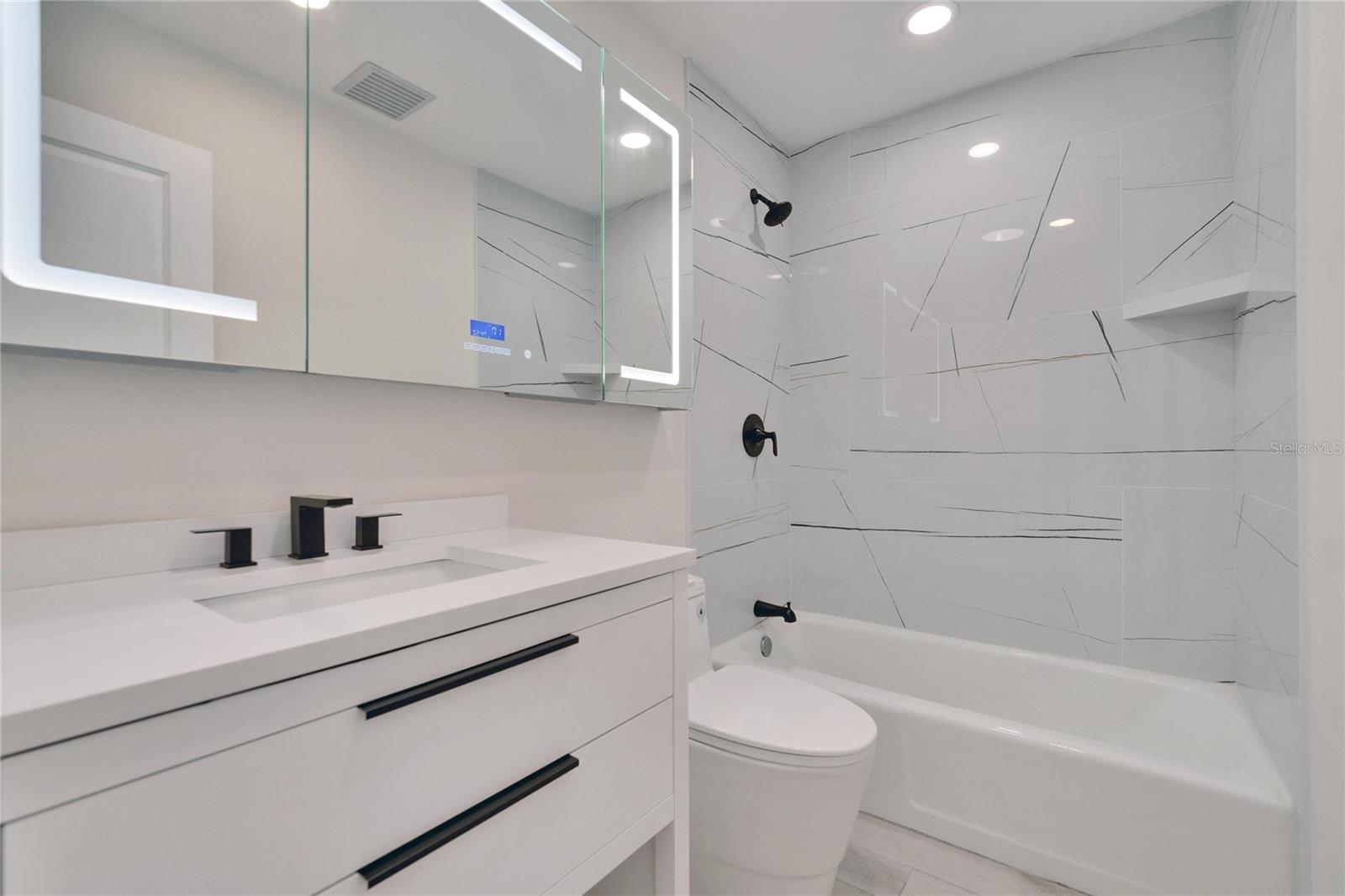 370 S WOODLANDS DR, OLDSMAR, FL, 34677
