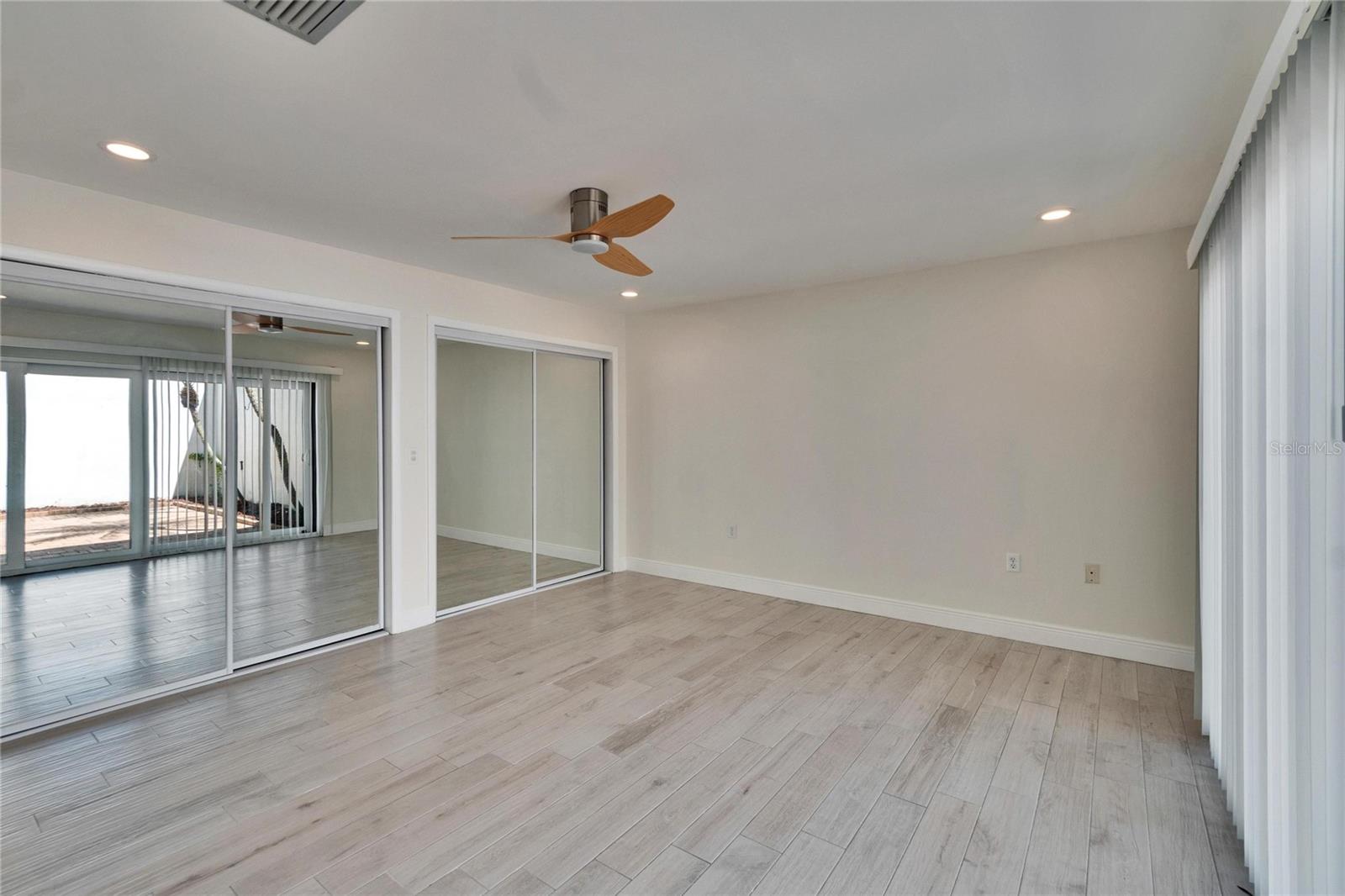 370 S WOODLANDS DR, OLDSMAR, FL, 34677