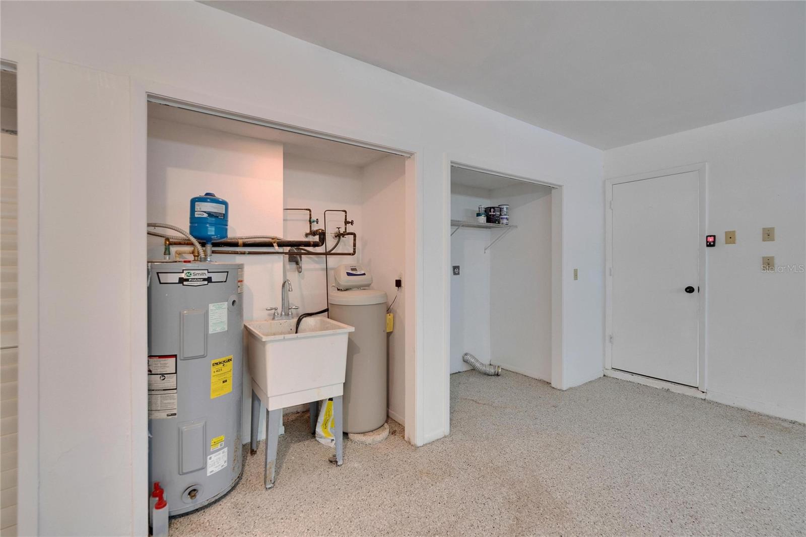 370 S WOODLANDS DR, OLDSMAR, FL, 34677