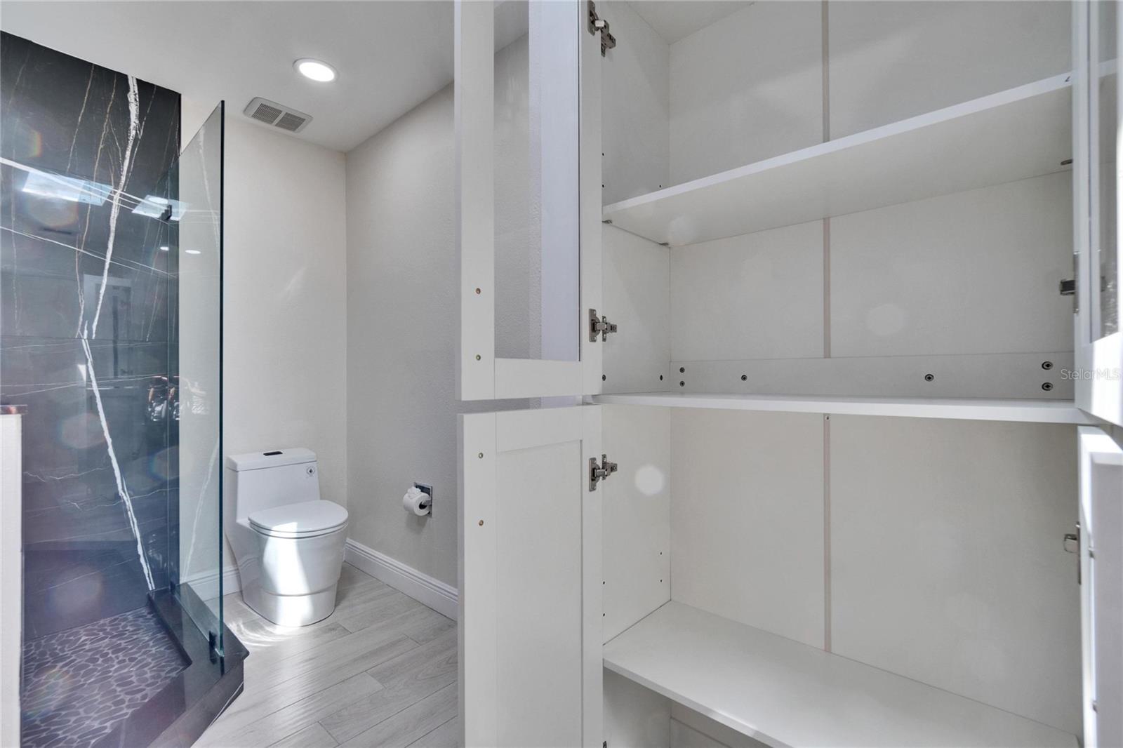 370 S WOODLANDS DR, OLDSMAR, FL, 34677