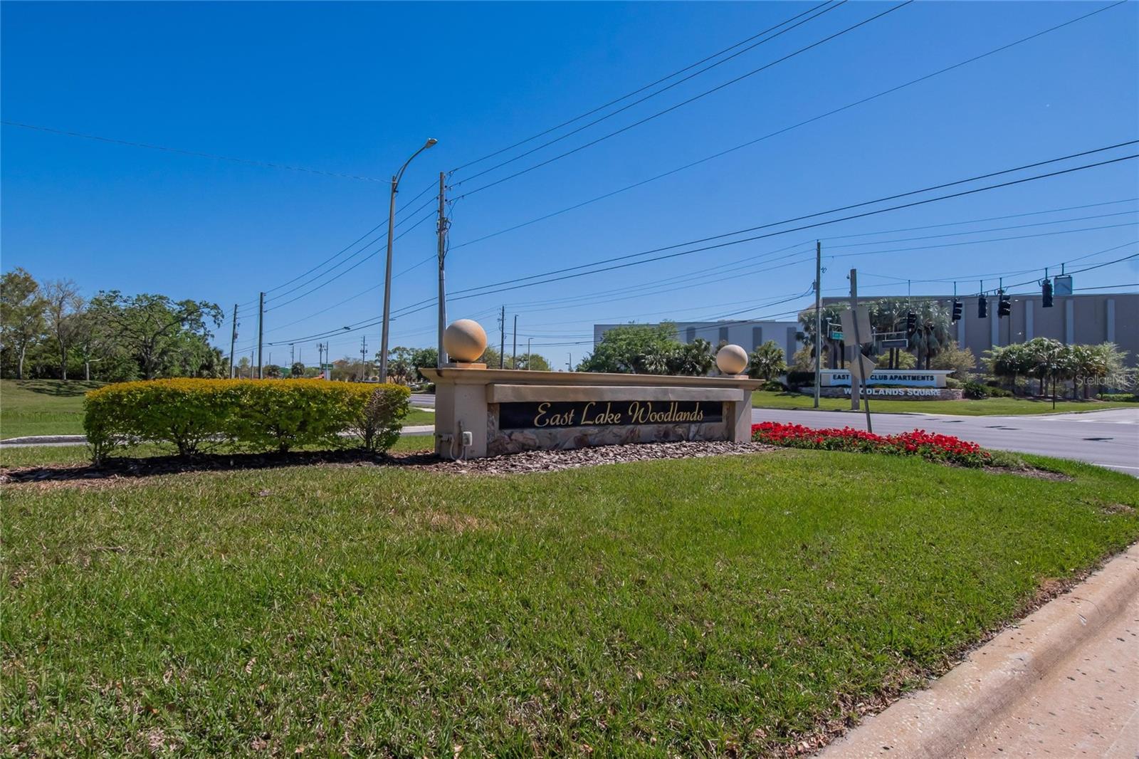 370 S WOODLANDS DR, OLDSMAR, FL, 34677