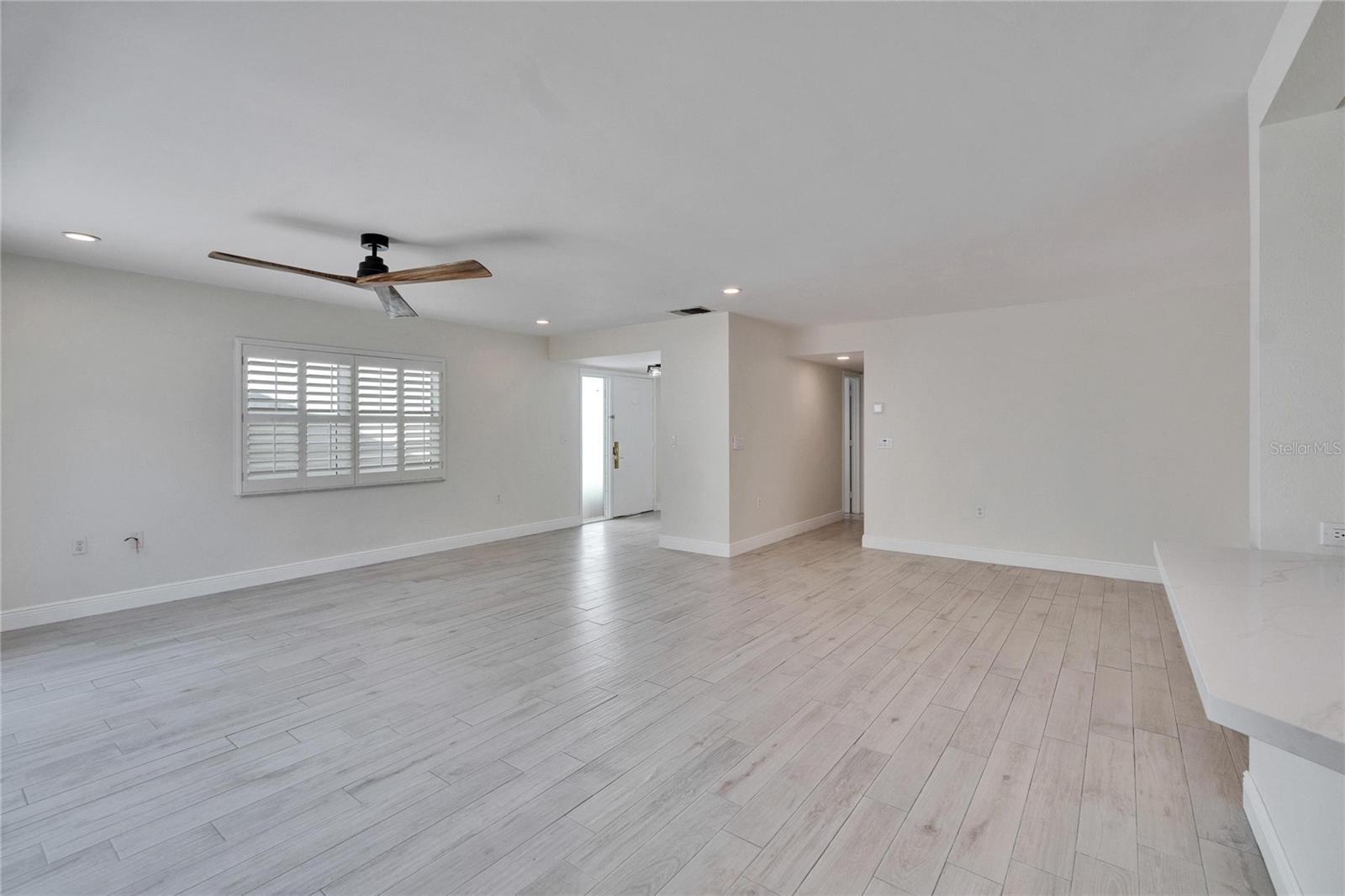 370 S WOODLANDS DR, OLDSMAR, FL, 34677