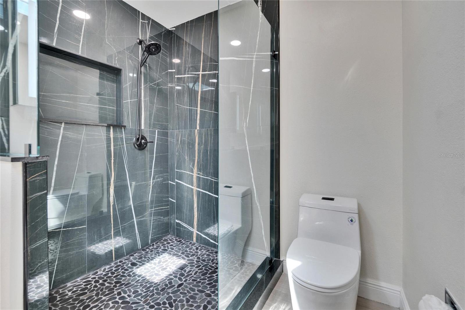 370 S WOODLANDS DR, OLDSMAR, FL, 34677