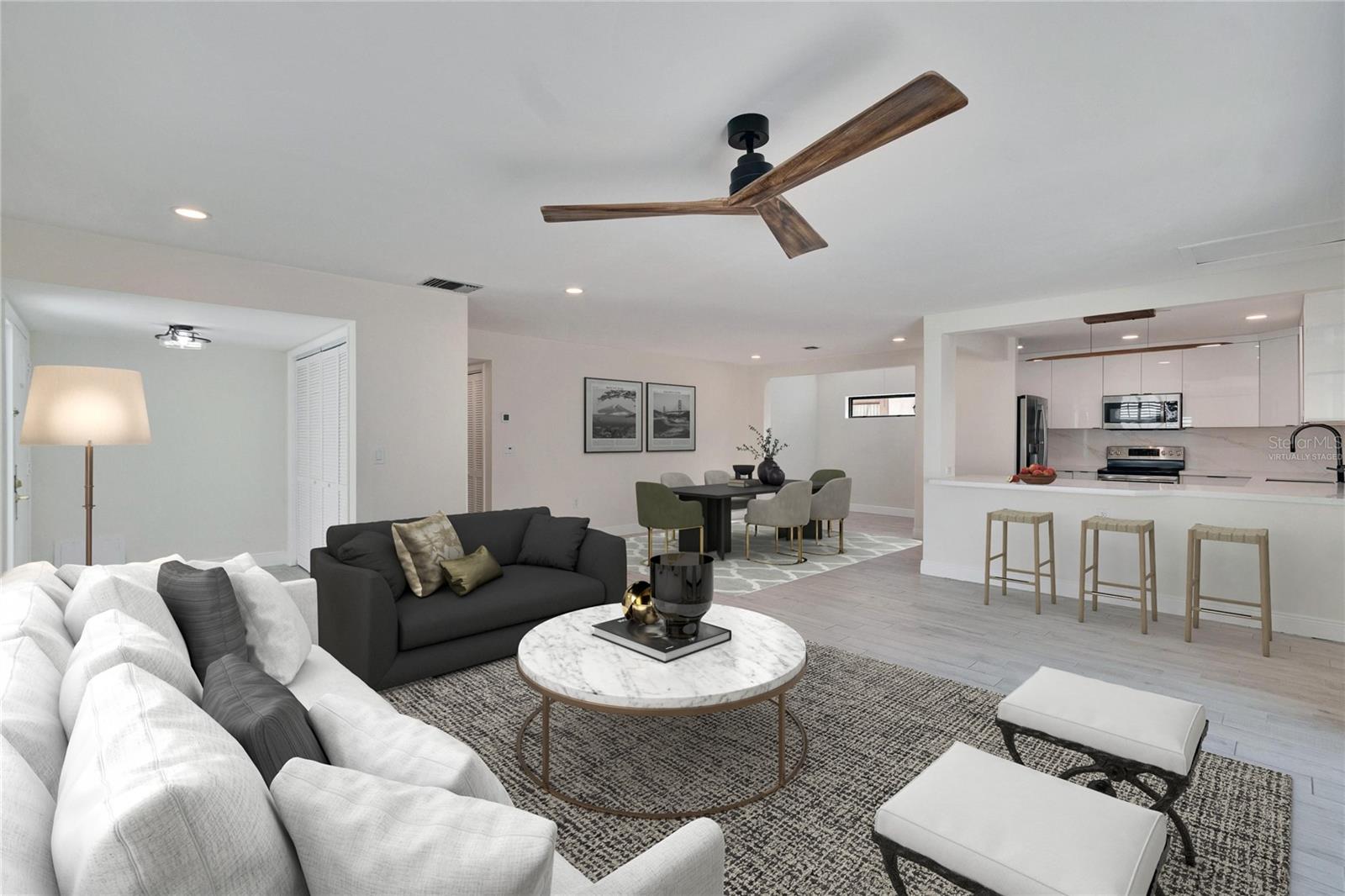 370 S WOODLANDS DR, OLDSMAR, FL, 34677