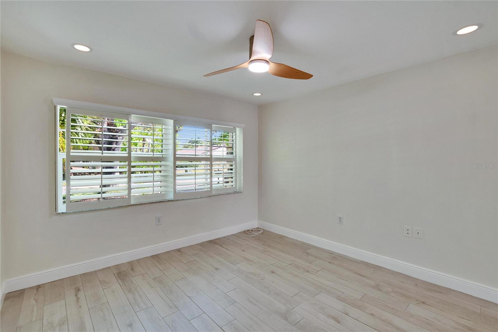 370 S WOODLANDS DR, OLDSMAR, FL, 34677