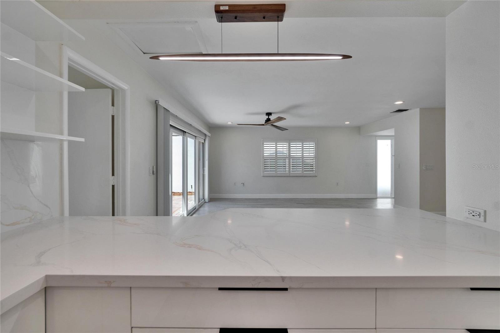 370 S WOODLANDS DR, OLDSMAR, FL, 34677
