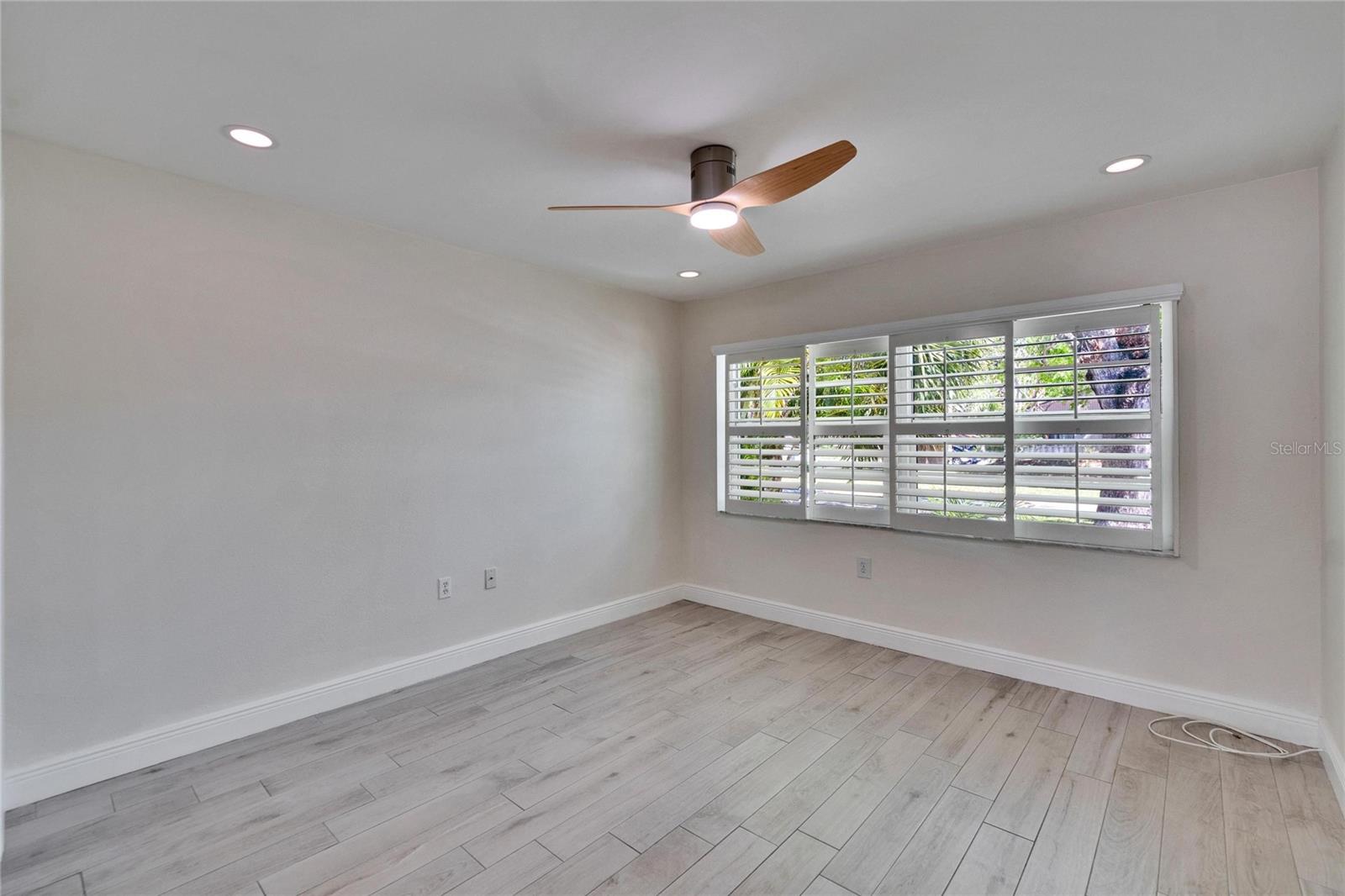 370 S WOODLANDS DR, OLDSMAR, FL, 34677