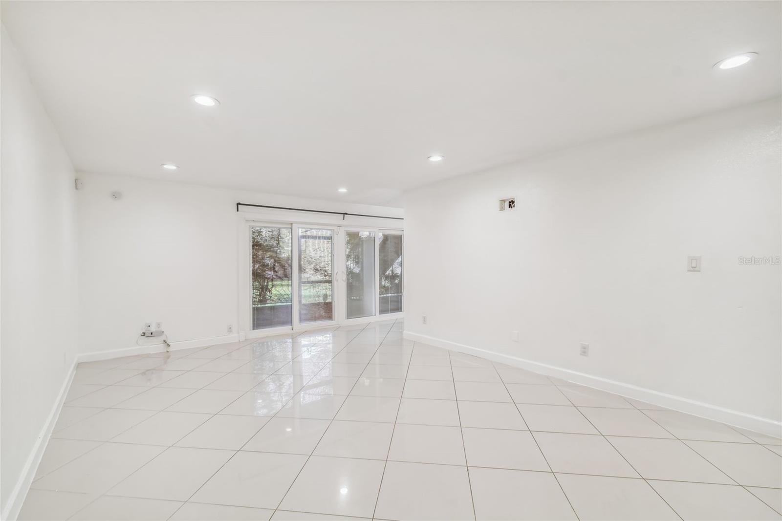 7512 DOLONITA DR #7512, TAMPA, FL, 33615