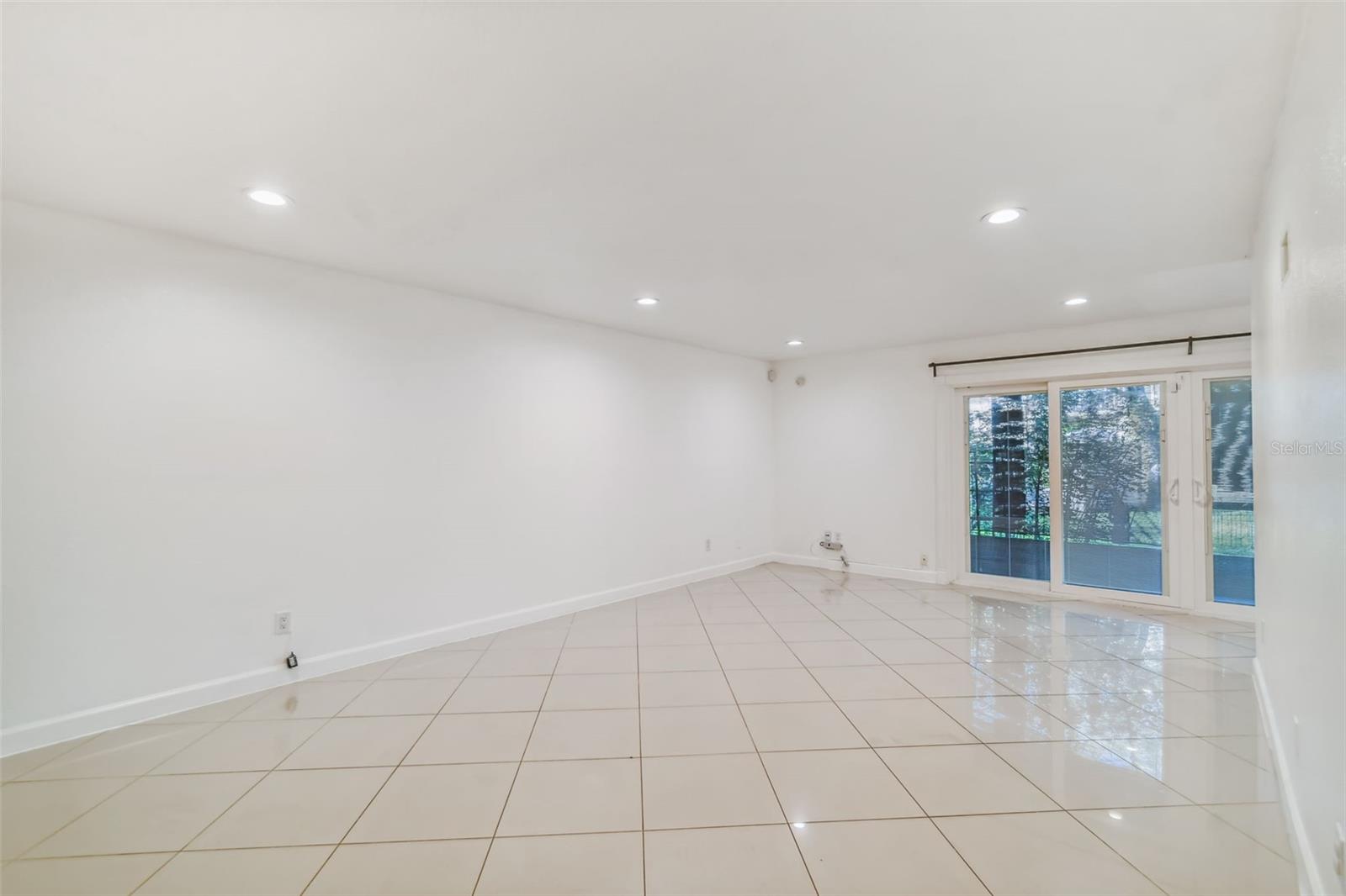 7512 DOLONITA DR #7512, TAMPA, FL, 33615