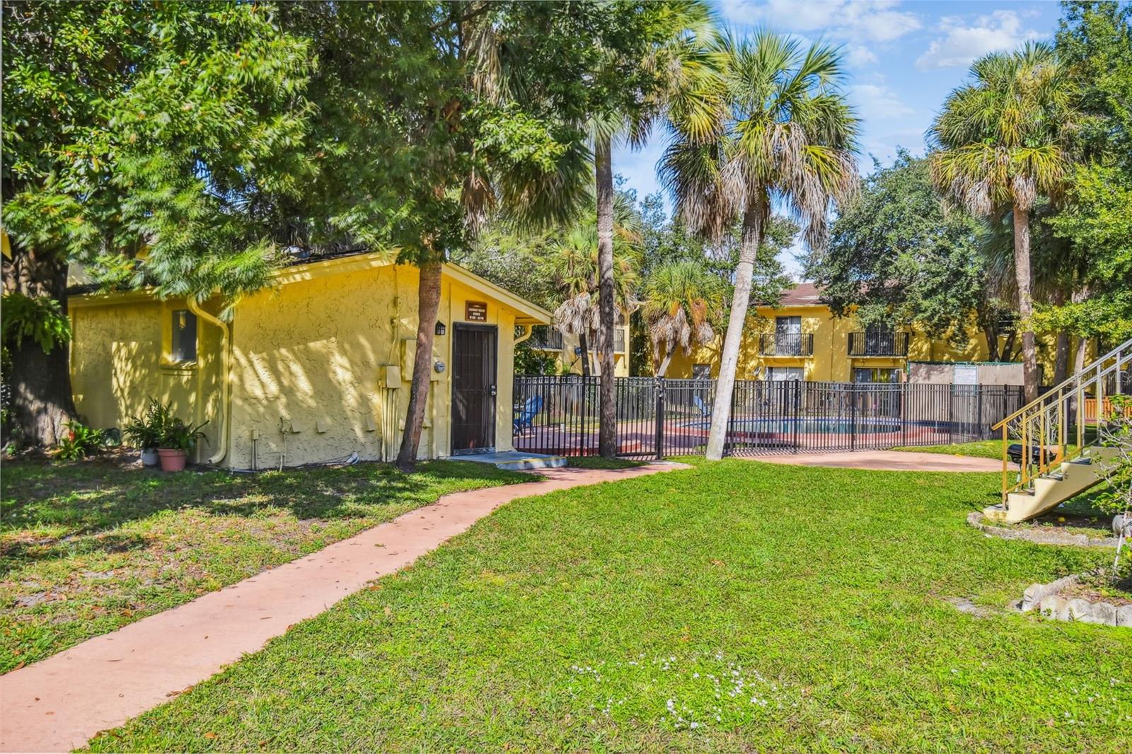 7512 DOLONITA DR #7512, TAMPA, FL, 33615