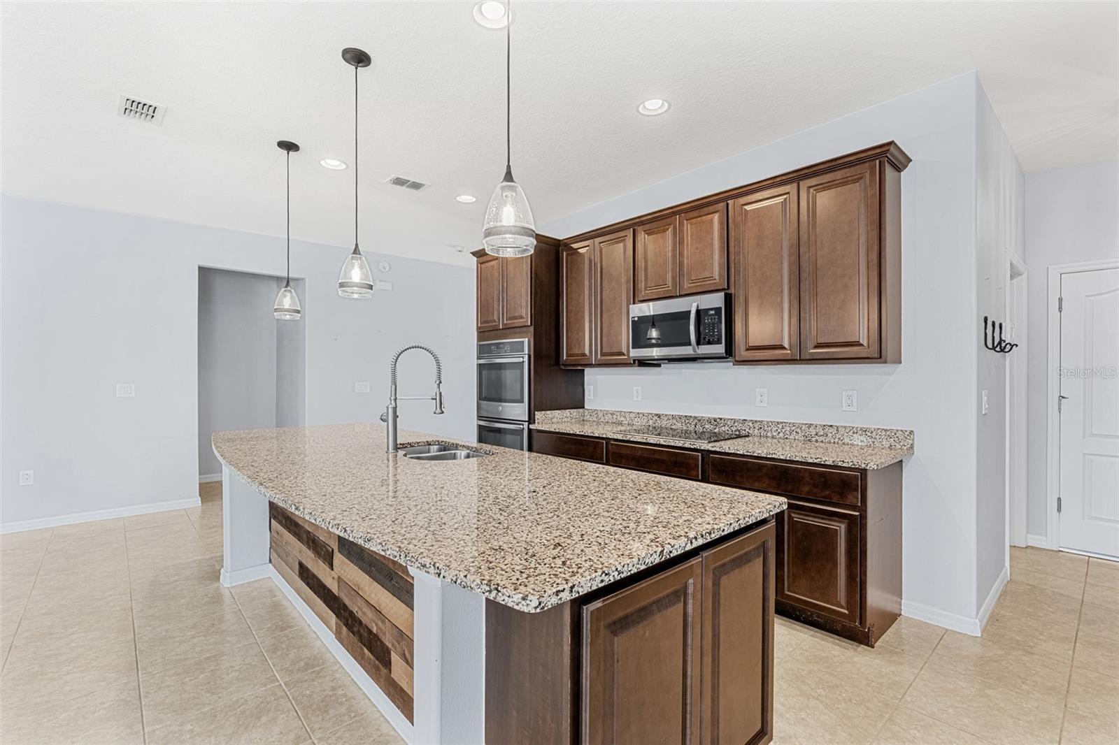 305 BREAKAWAY TRL, TITUSVILLE, FL, 32780