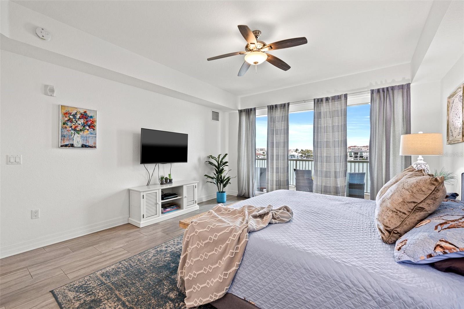 706 BAYWAY BLVD #301, CLEARWATER BEACH, FL, 33767