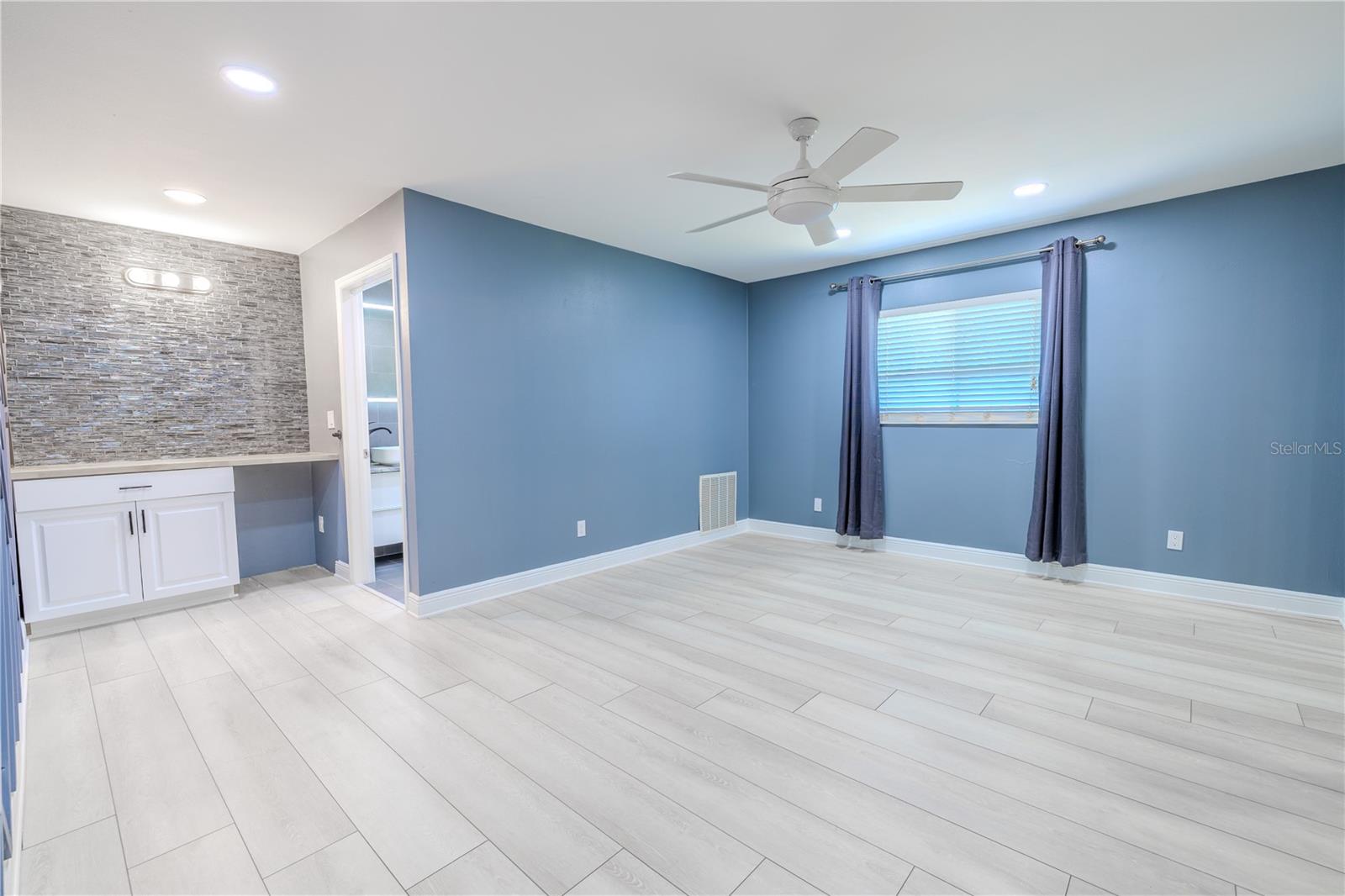 2121 PARK ST N, ST PETERSBURG, FL, 33710