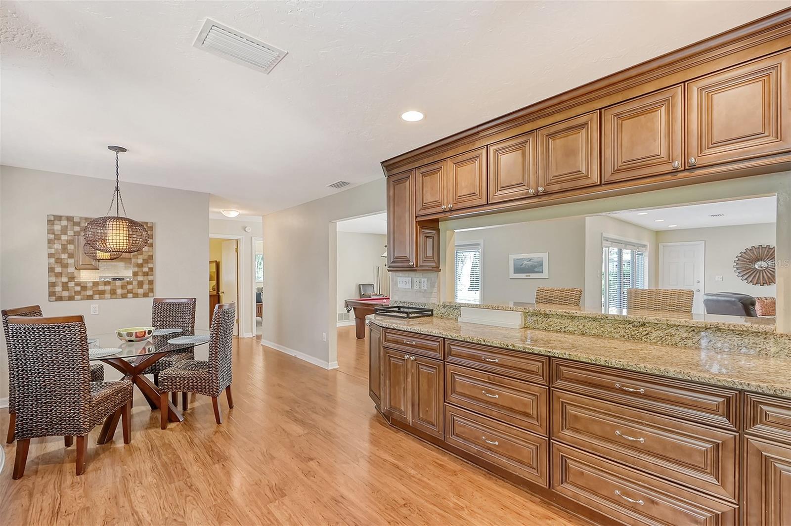 1833 SANDALWOOD DR, SARASOTA, FL, 34231