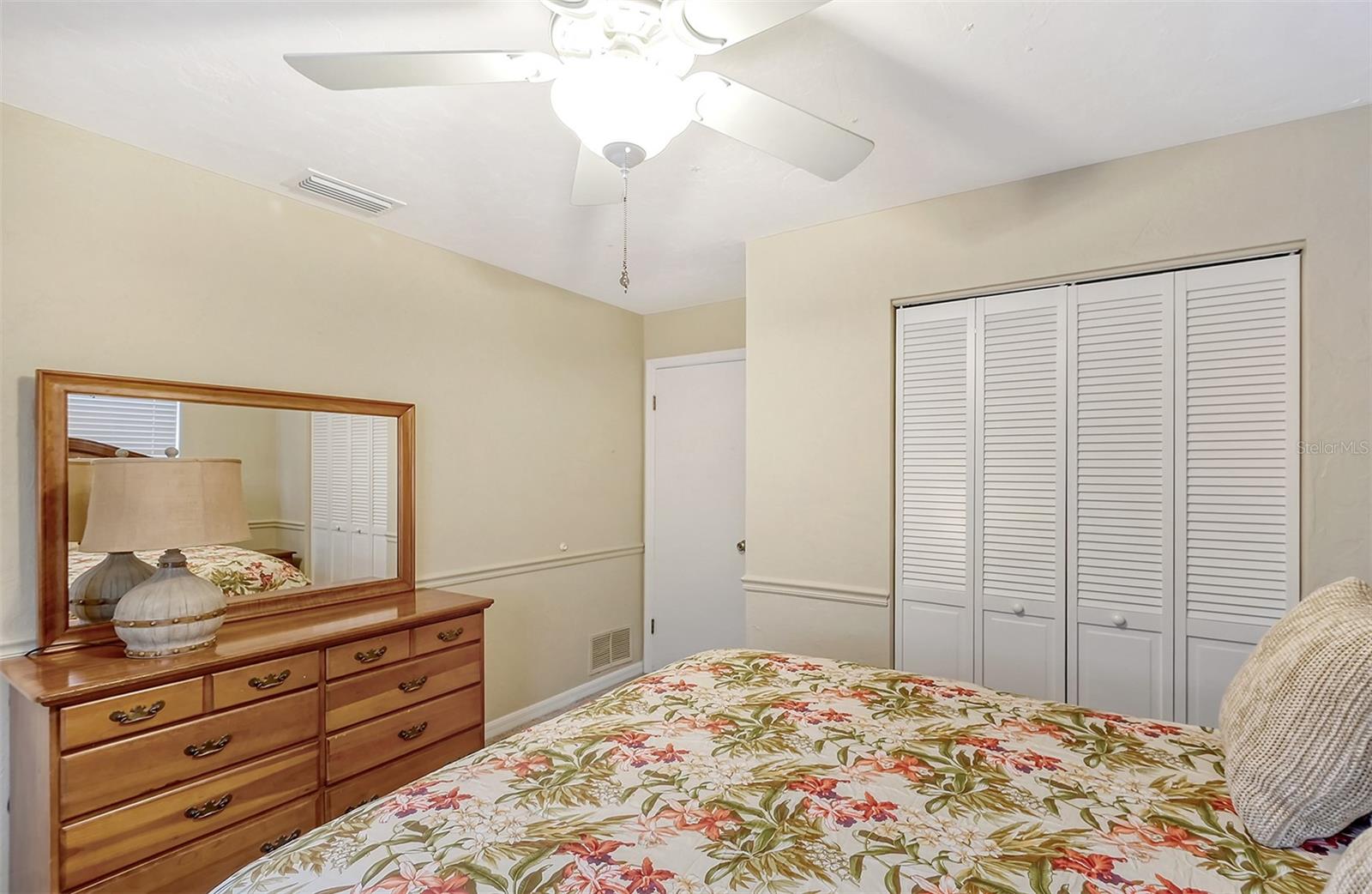 1833 SANDALWOOD DR, SARASOTA, FL, 34231