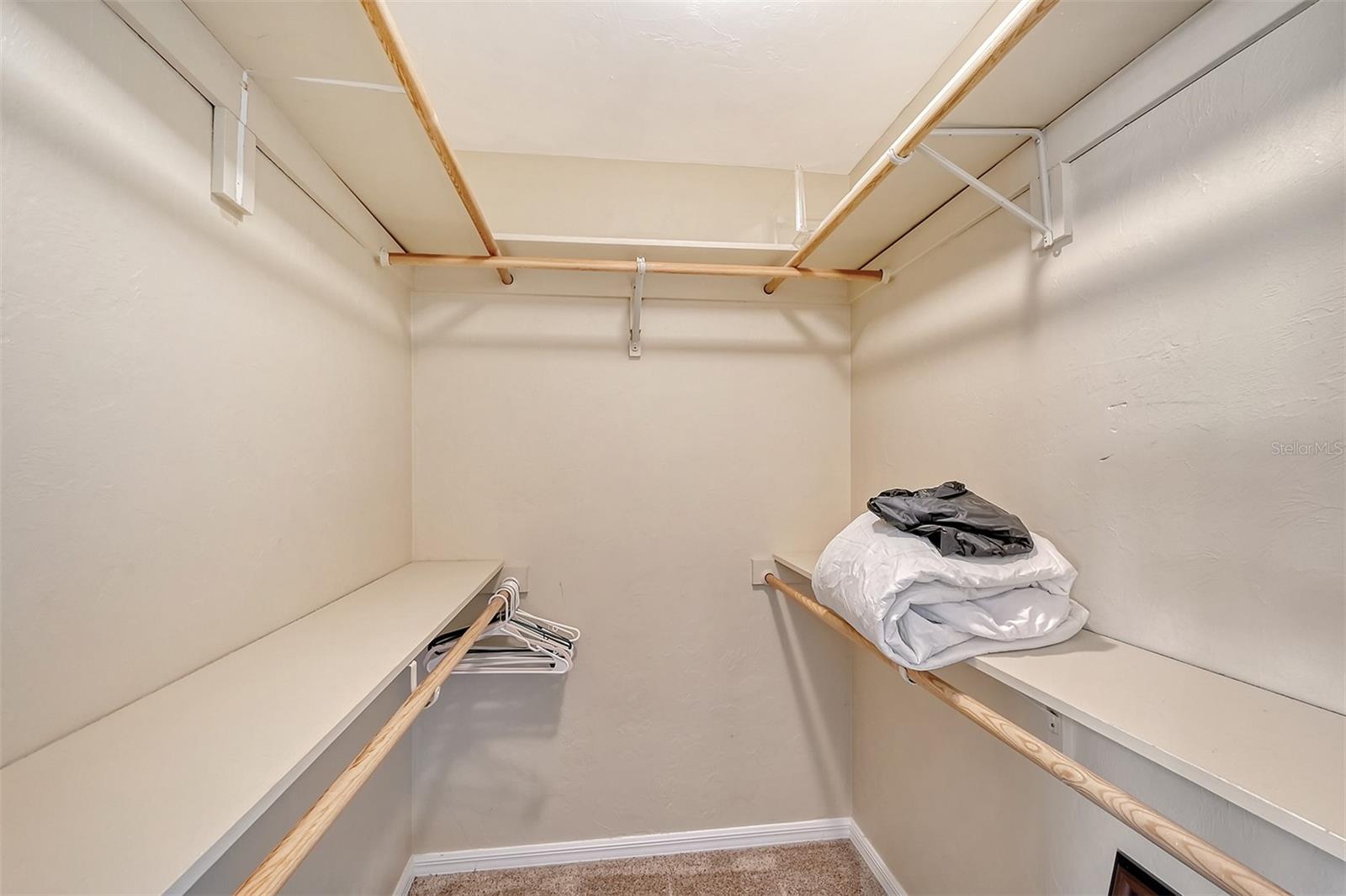 1833 SANDALWOOD DR, SARASOTA, FL, 34231