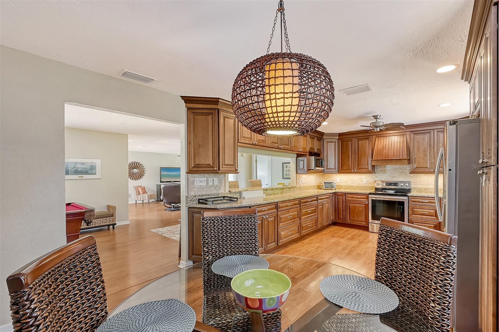 1833 SANDALWOOD DR, SARASOTA, FL, 34231