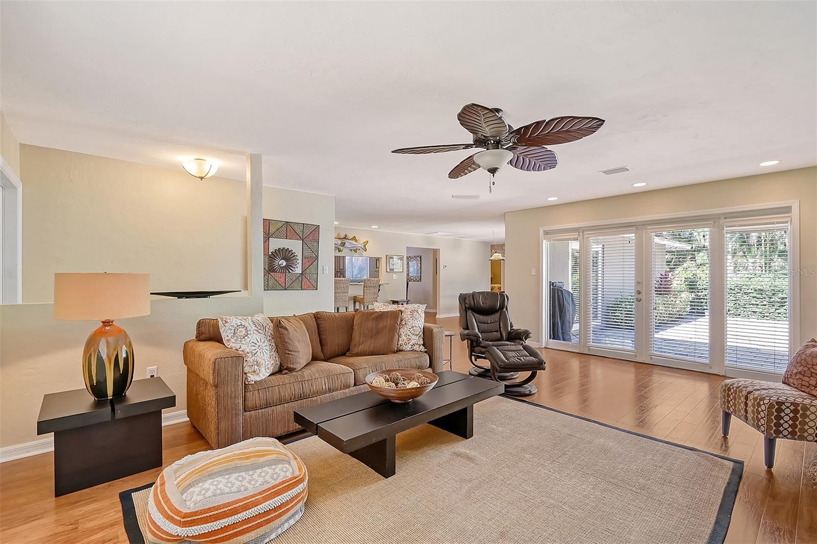 1833 SANDALWOOD DR, SARASOTA, FL, 34231