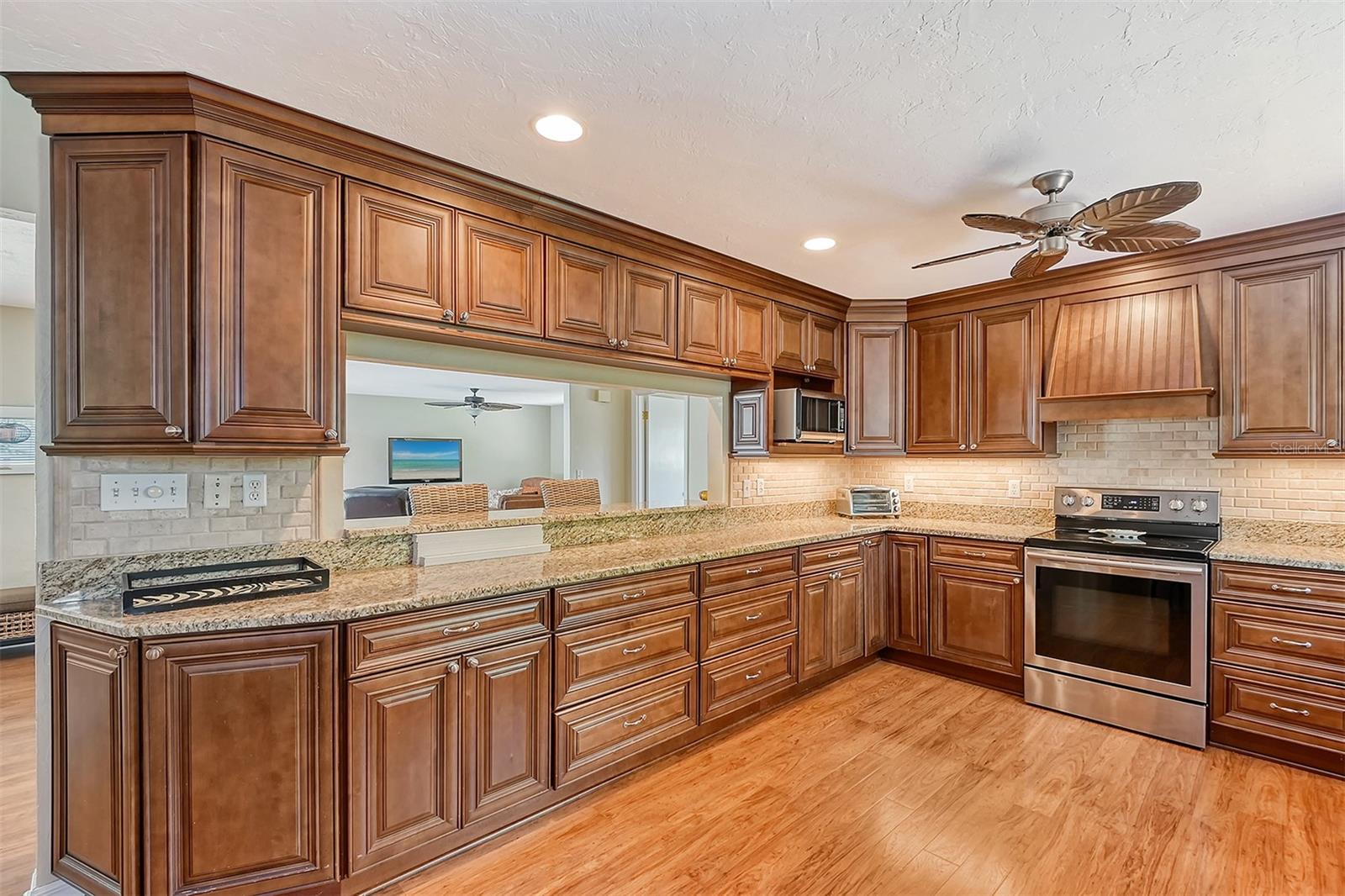 1833 SANDALWOOD DR, SARASOTA, FL, 34231