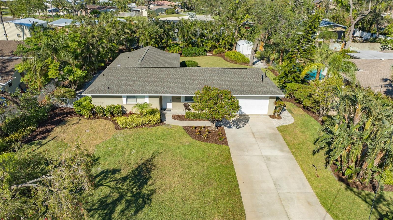 1833 SANDALWOOD DR, SARASOTA, FL, 34231