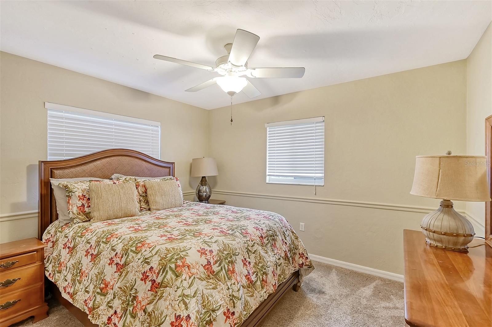 1833 SANDALWOOD DR, SARASOTA, FL, 34231