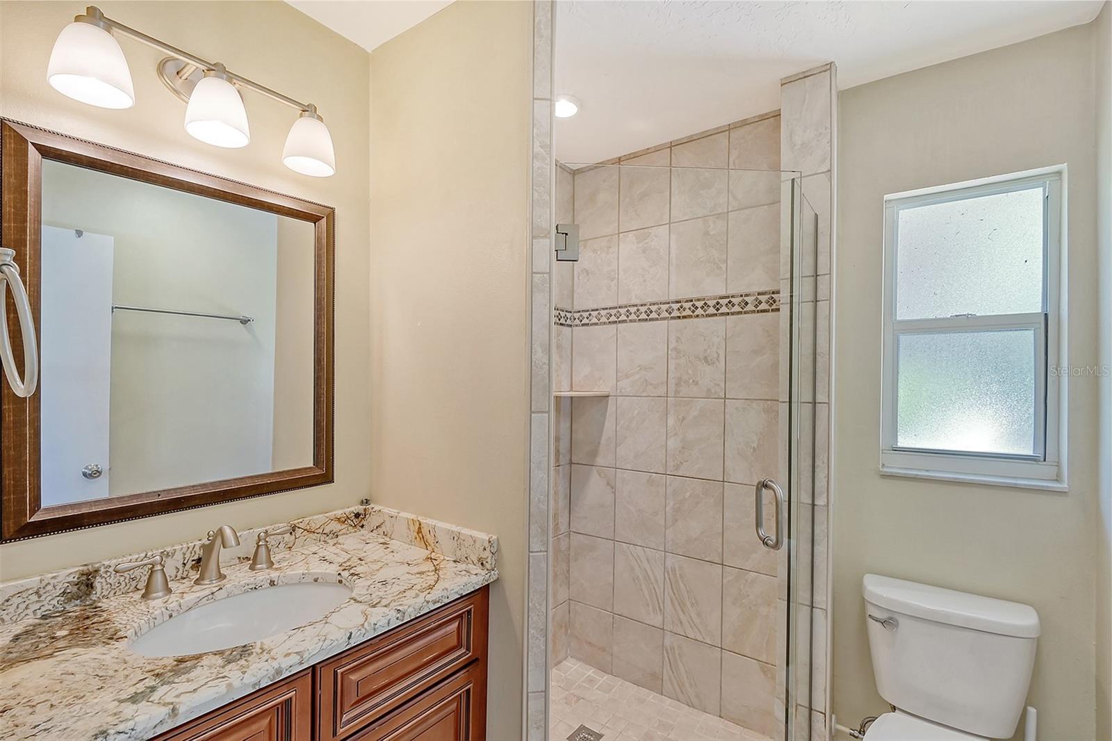 1833 SANDALWOOD DR, SARASOTA, FL, 34231