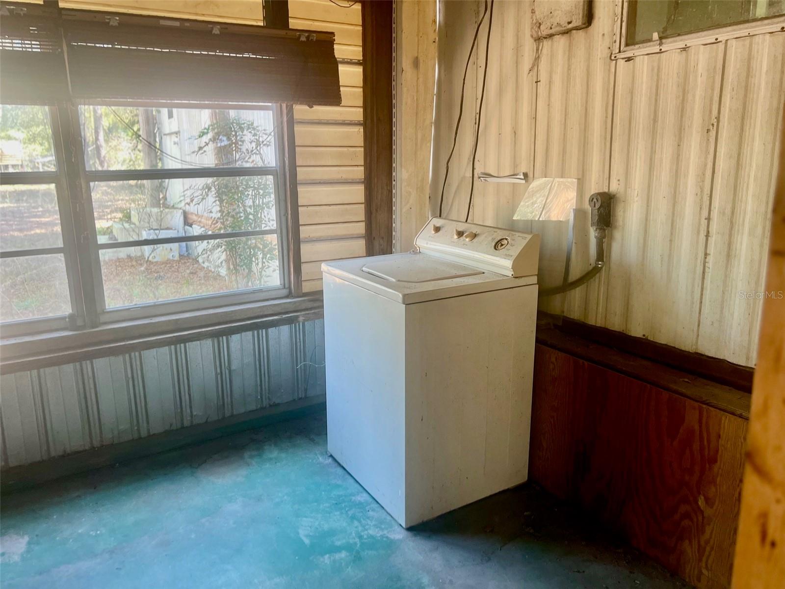 11372 E HIGHWAY 25, OCKLAWAHA, FL, 32179