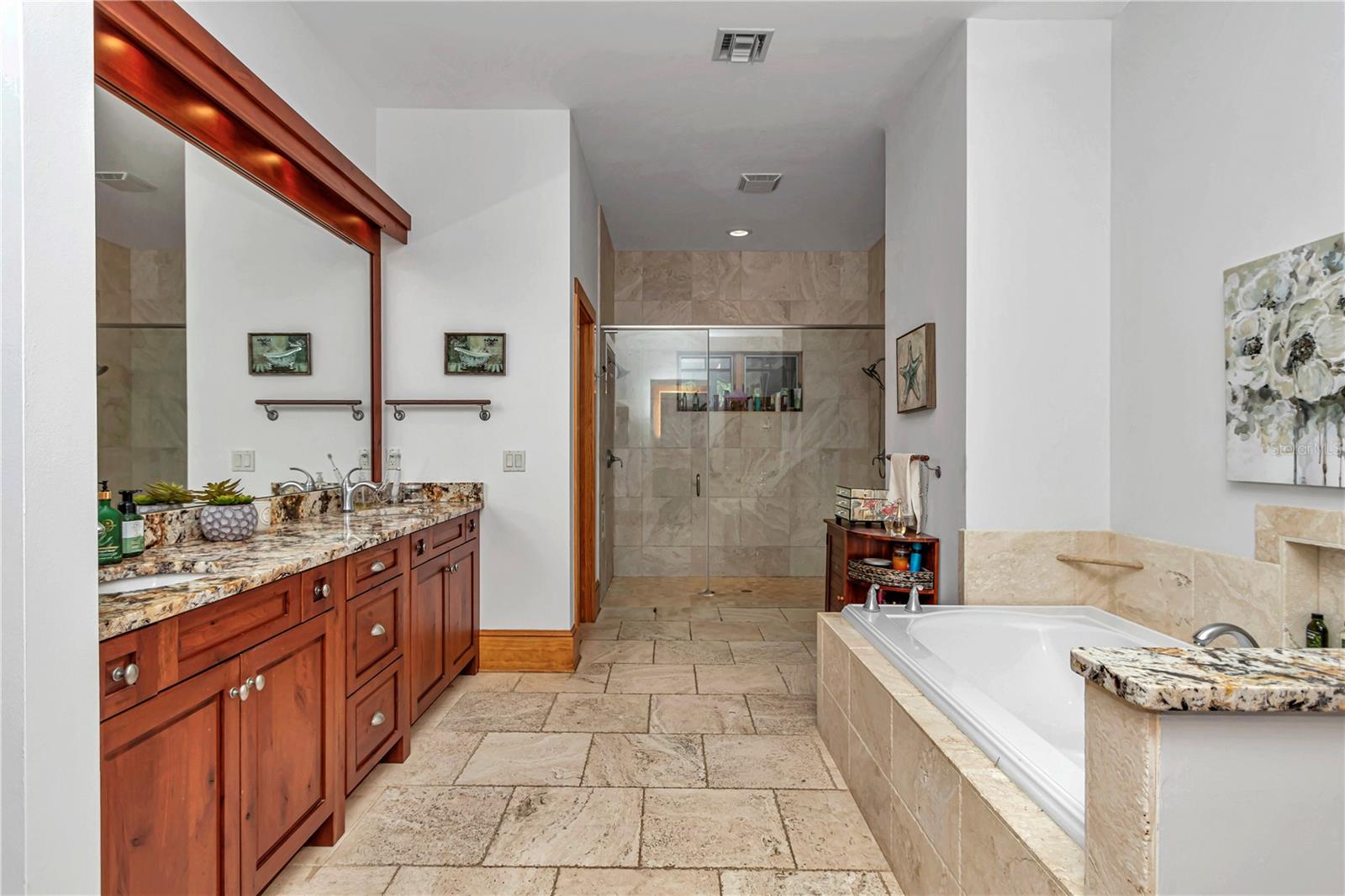 OM697211 Property Photo