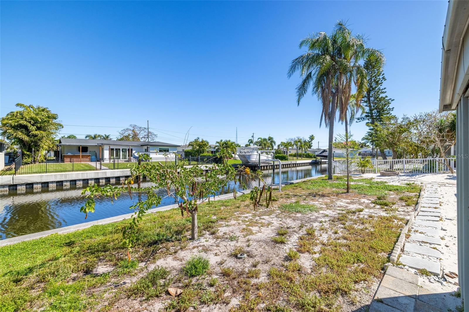 223 94TH AVE NE, ST PETERSBURG, FL, 33702
