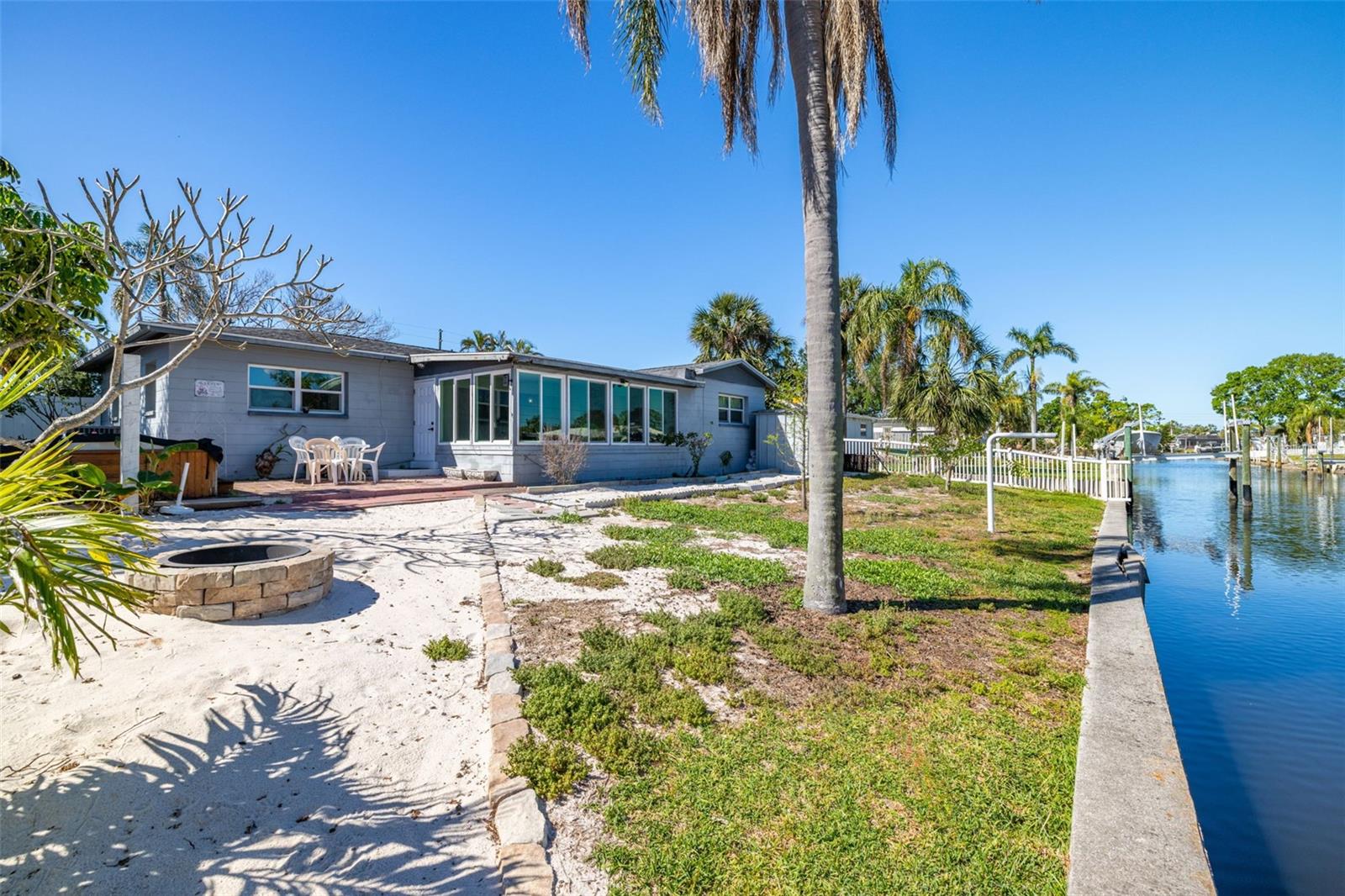 223 94TH AVE NE, ST PETERSBURG, FL, 33702