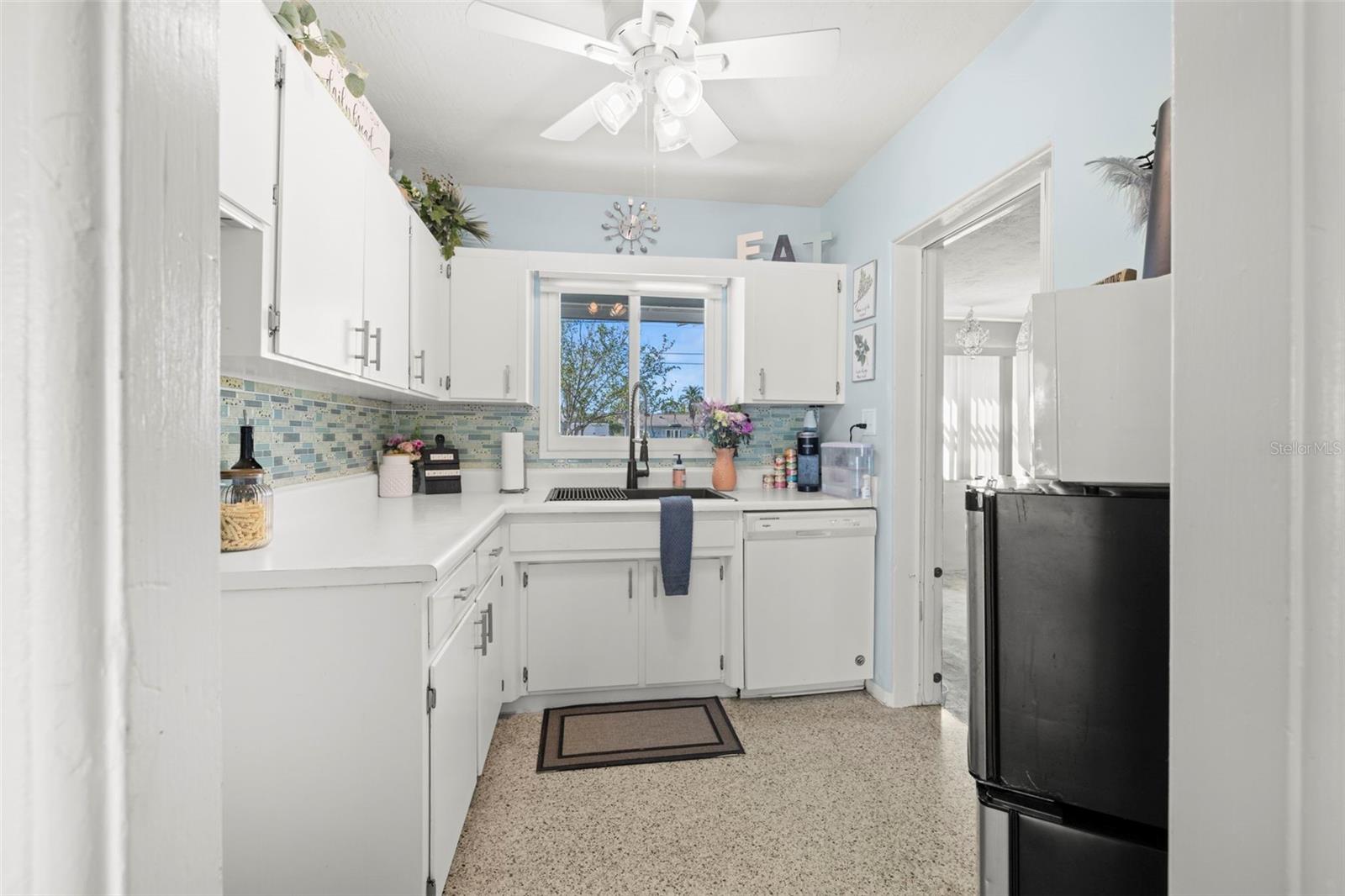 223 94TH AVE NE, ST PETERSBURG, FL, 33702