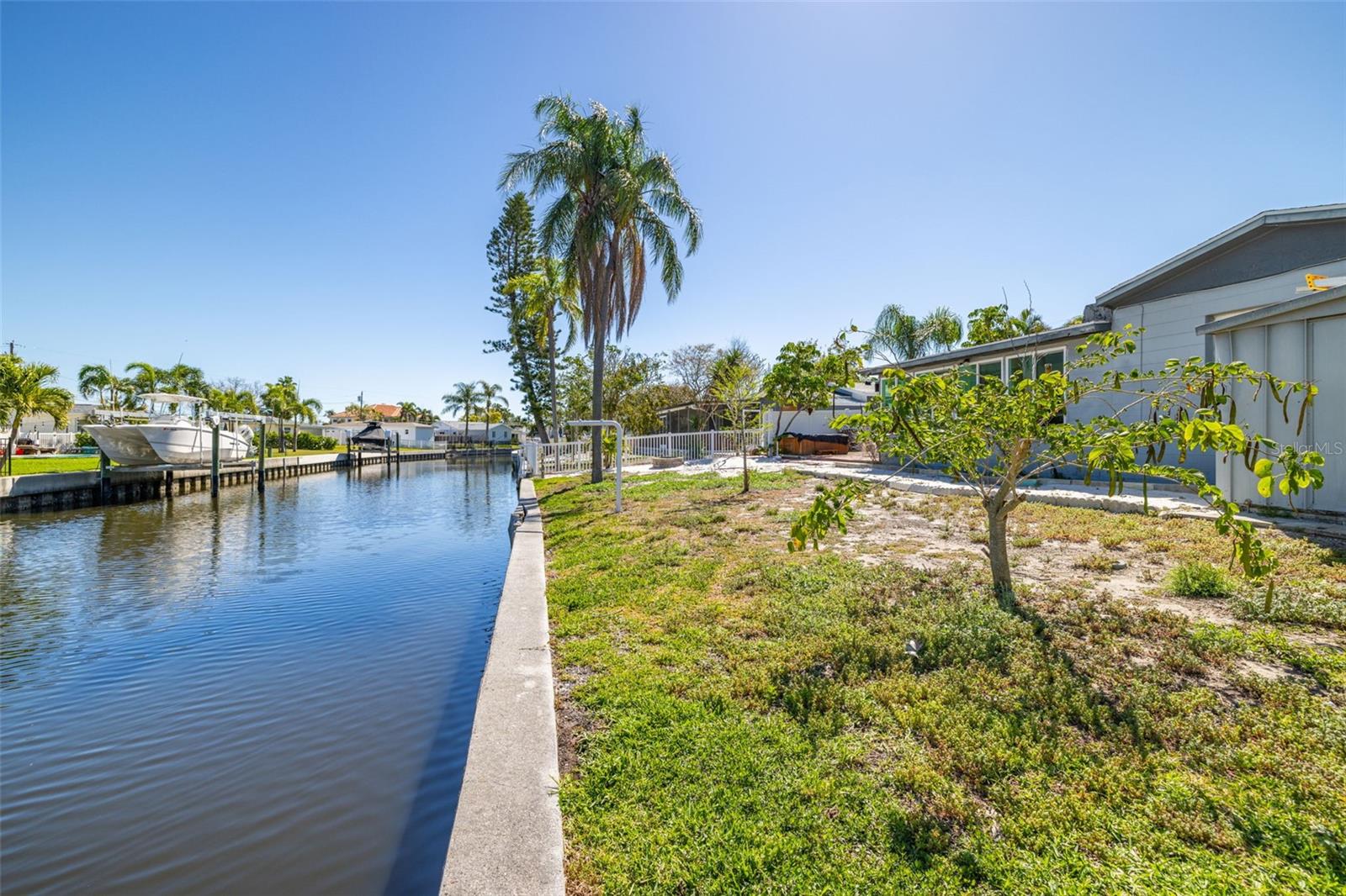 223 94TH AVE NE, ST PETERSBURG, FL, 33702