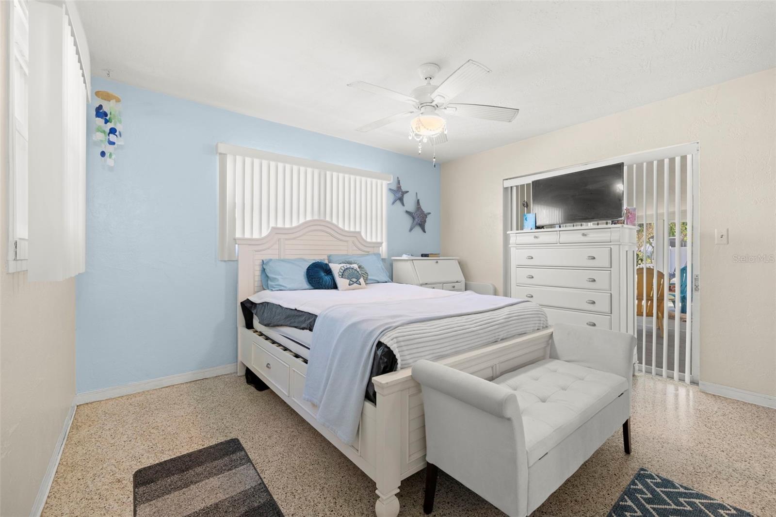 223 94TH AVE NE, ST PETERSBURG, FL, 33702