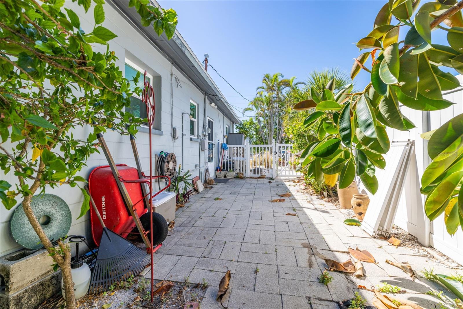223 94TH AVE NE, ST PETERSBURG, FL, 33702