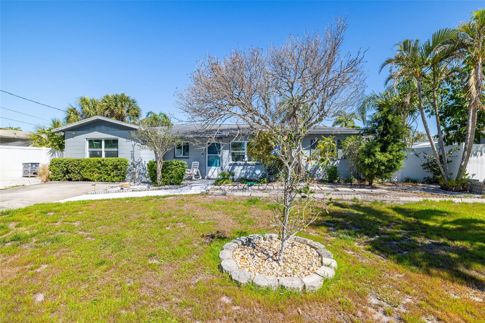 223 94TH AVE NE, ST PETERSBURG, FL, 33702