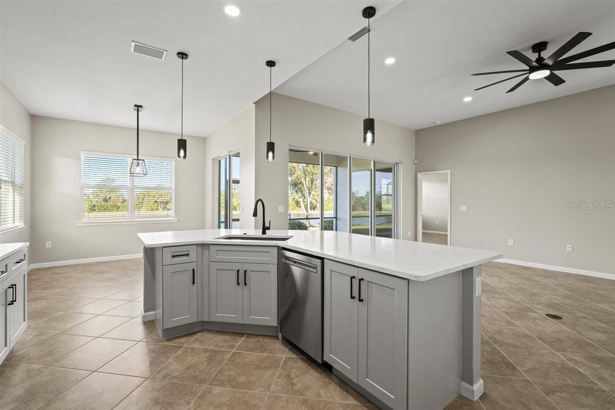 13352 CREEKSIDE LN, PORT CHARLOTTE, FL, 33953