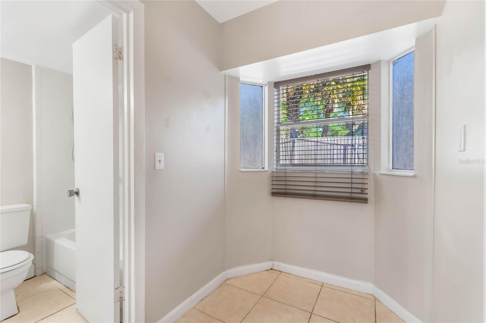 O6289736 Property Photo