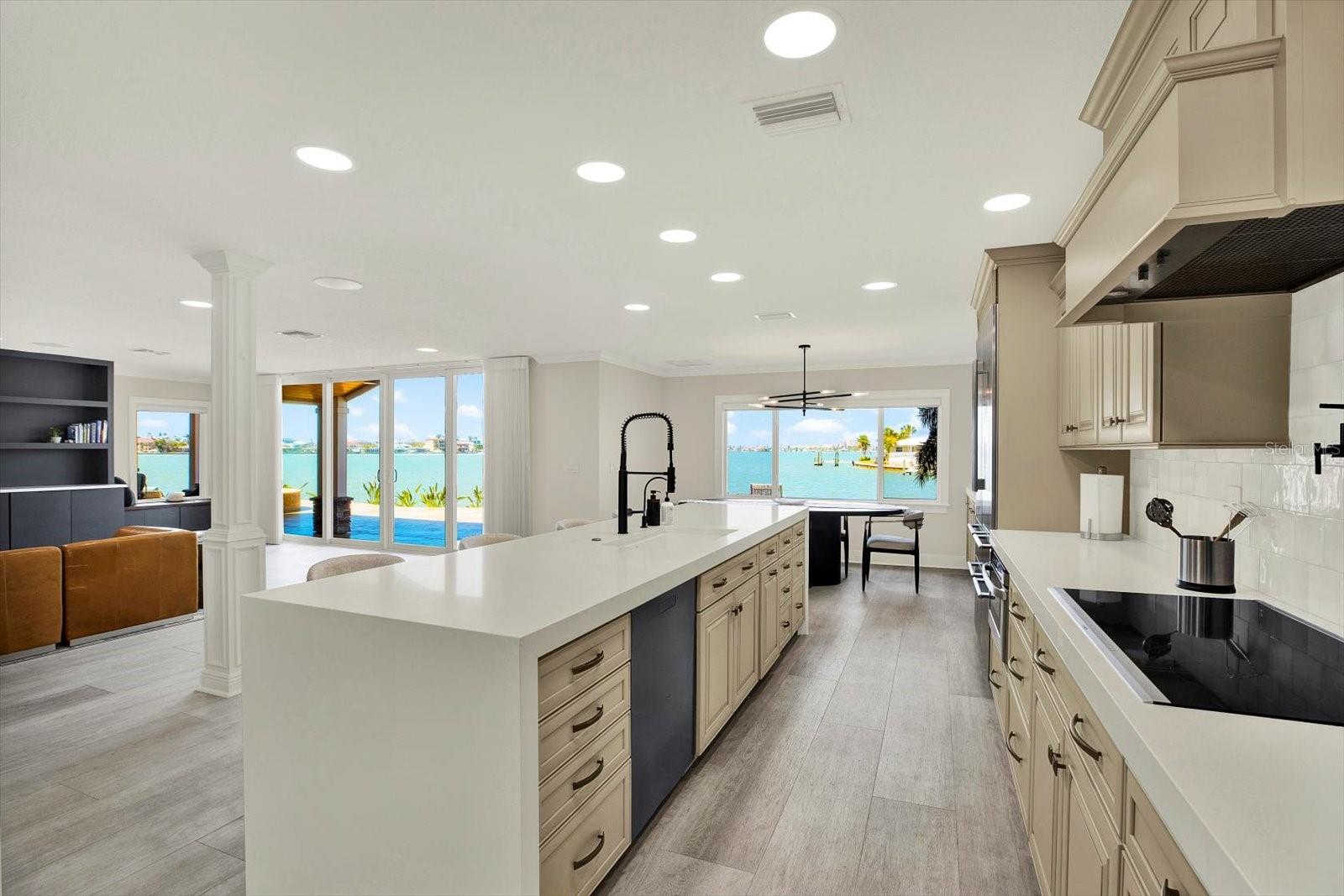 11689 GROVE ST, SEMINOLE, FL, 33772