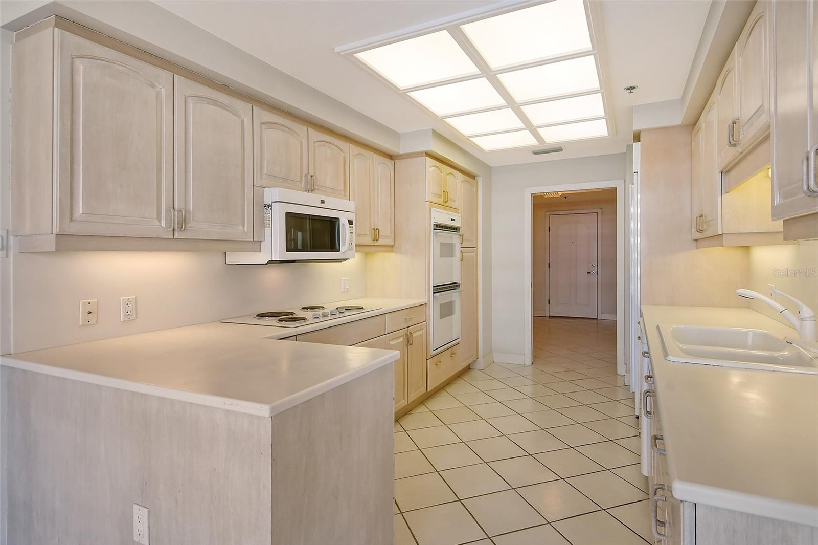 455 LONGBOAT CLUB RD #407, LONGBOAT KEY, FL, 34228