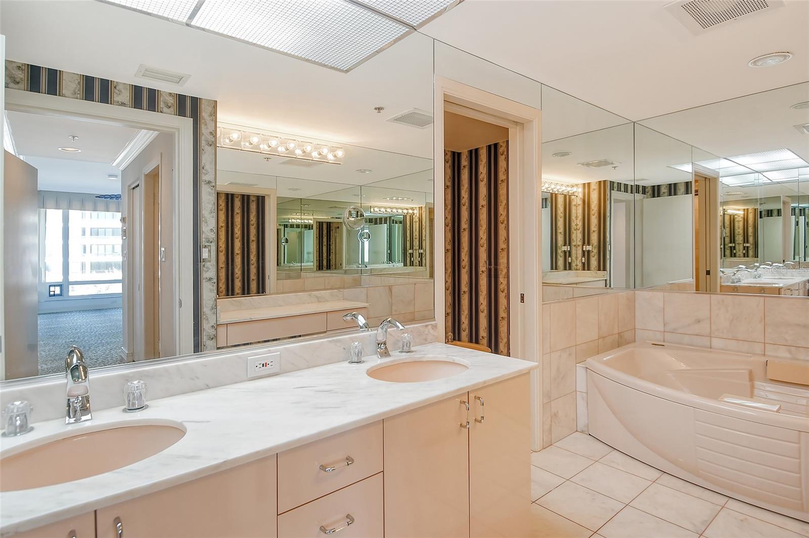 455 LONGBOAT CLUB RD #407, LONGBOAT KEY, FL, 34228
