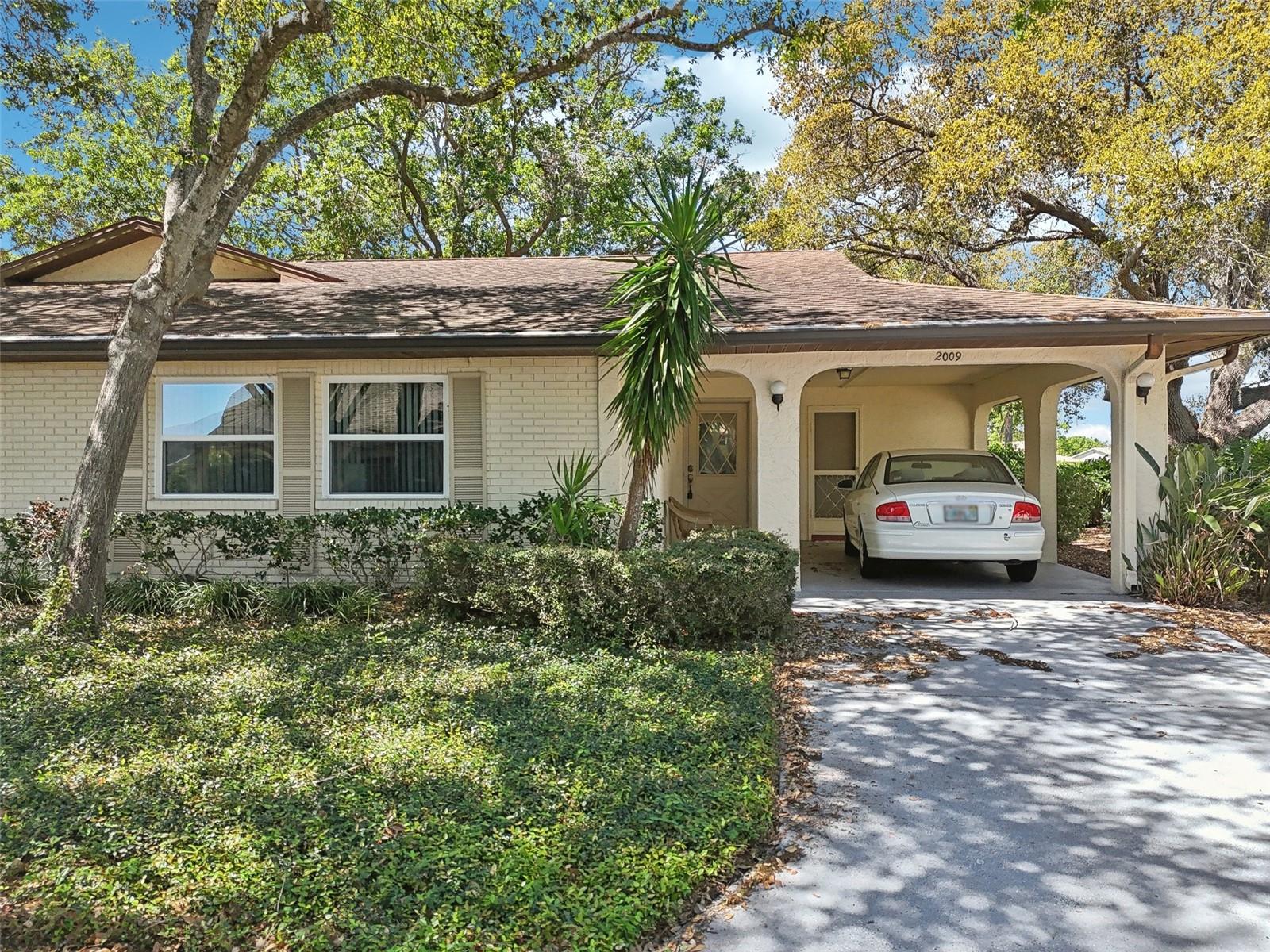 2009 HALIDOM WAY, SUN CITY CENTER, FL, 33573