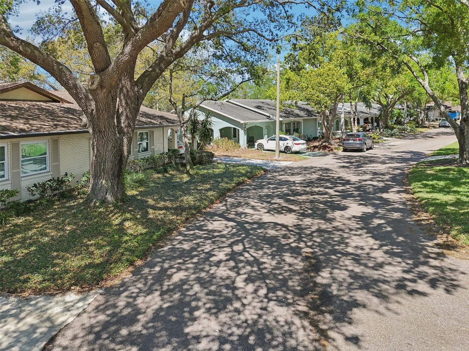 2009 HALIDOM WAY, SUN CITY CENTER, FL, 33573
